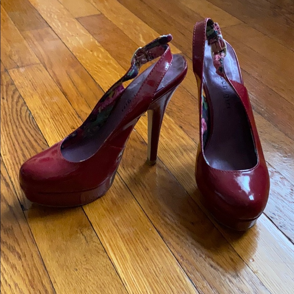 *sold* Steve Madden Red Pumps - Picture 1 of 9